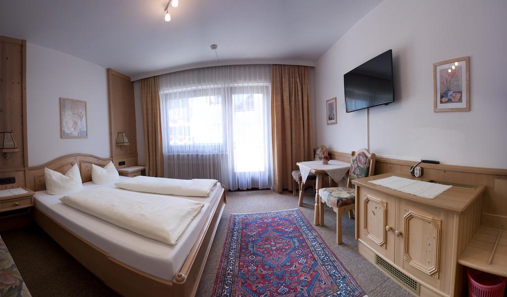 Hotel Garni Jennewein Майрхофен Номер фото