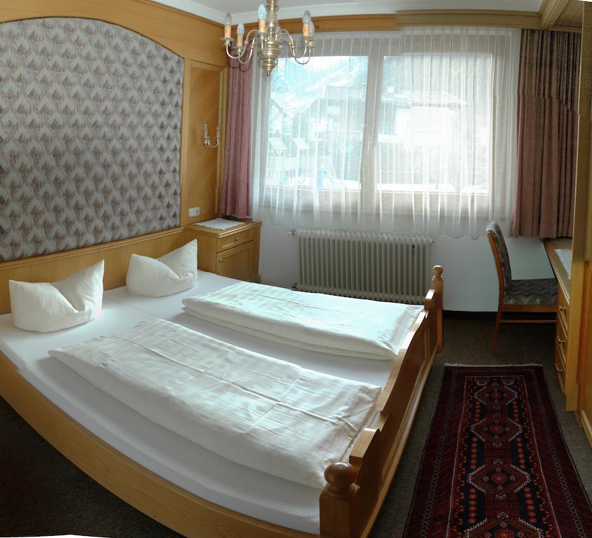 Hotel Garni Jennewein Майрхофен Номер фото